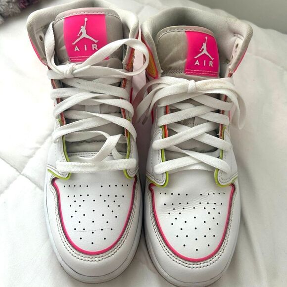 Air Jordan 1 Mid SE GS 'Edge Glow' Youth Girl's Sz 6 Streetware Retro Hype Shoes - Picture 1 of 6